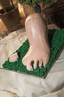 Свадебный торт в виде ноги