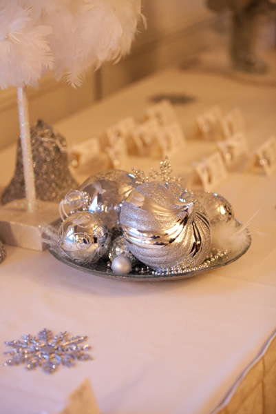 winter-wedding-ornaments-place-card-table-zenobia-studios