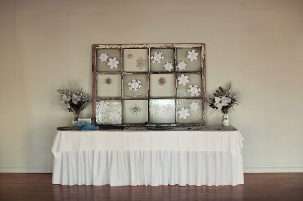 winter-wedding-place-card-table-decor-turner-creative-photography