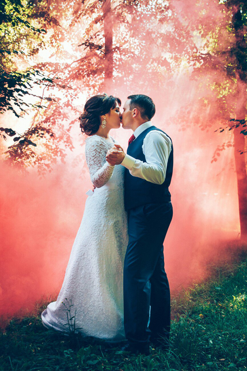 Цветной дым на свадьбе Михаила и Виктории