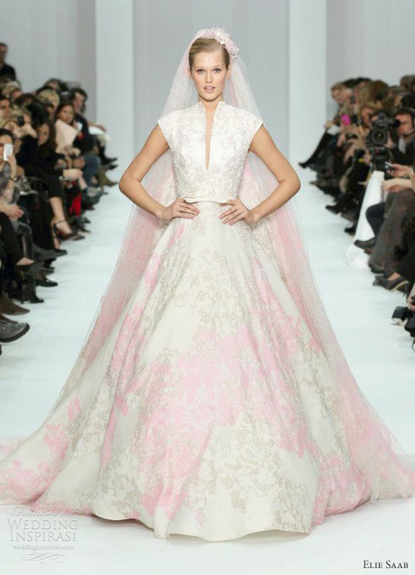 Розовое свадебное платье - дизайнер Эли Сааб