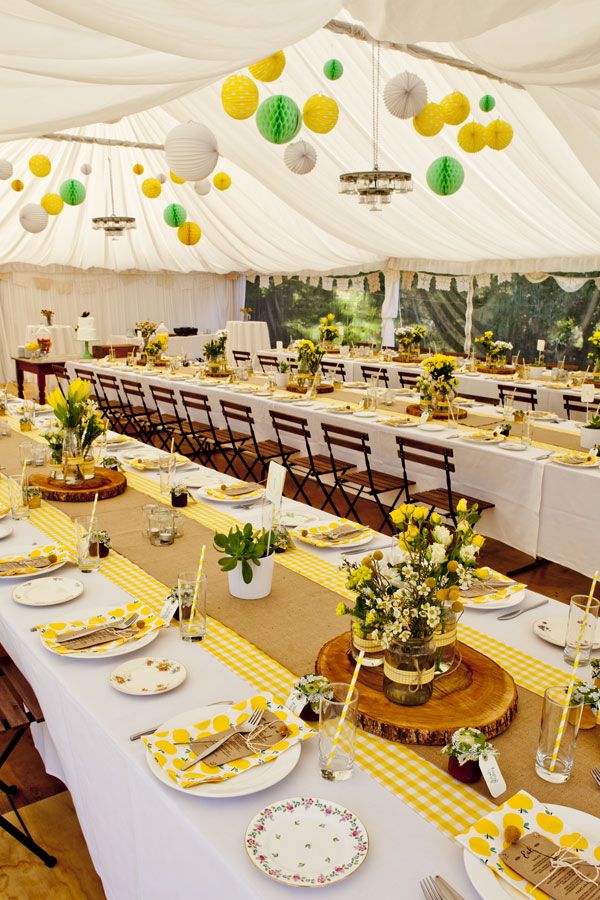 Желтые свадебные украшения для помещения