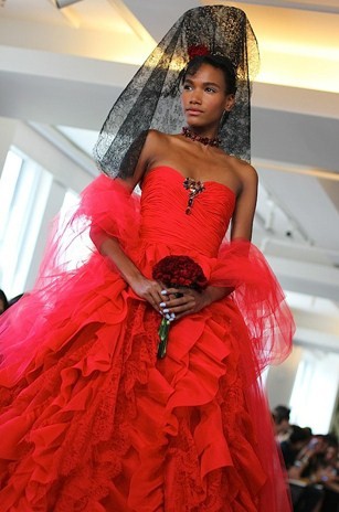 Красное свадебное платье Оскара де ла Рента