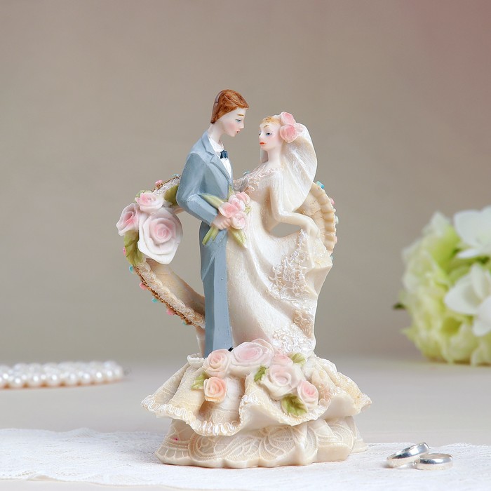 Свадебная фигурка в торт "Сердце с молодоженами", 11х19 см
