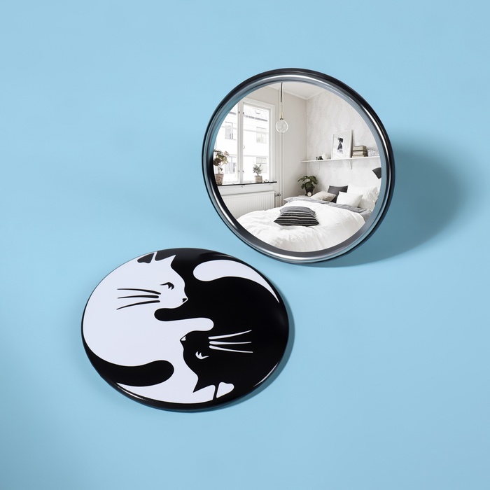 Сувенирное зеркальце "Кошки Инь-Янь" (диаметр - 7 см)