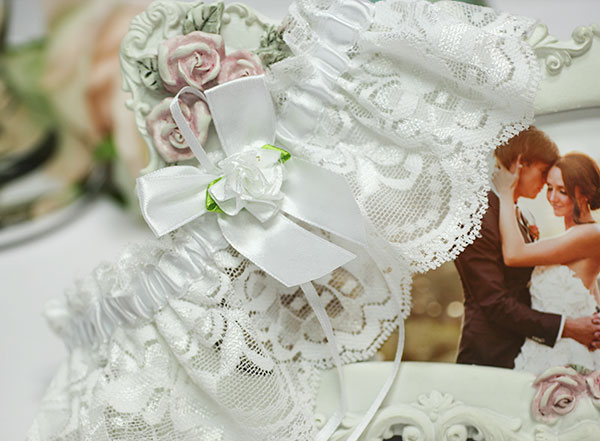Свадебная подвязка на ногу невесты Зимний сад (белый)