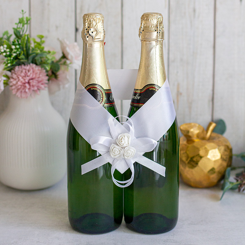 Украшение для свадебного шампанского Легкость (белый)