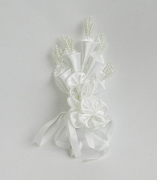 Свадебная бутоньерка "Атласные цветы" (белая)