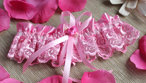 Свадебная подвязка для невесты Камелия (розовый)