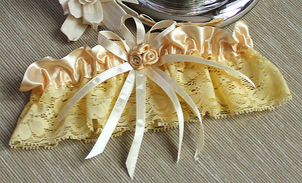 Свадебная подвязка невесты на ногу Розмари (желтый)