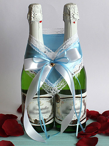 Украшение на шампанское Влюбленная пара (голуб/белый)