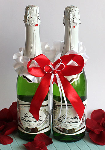 Свадебное украшение на шампанское "Банты" №2 (белый+красный)