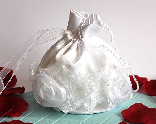 Свадебная сумочка для невесты "Волшебные розы"