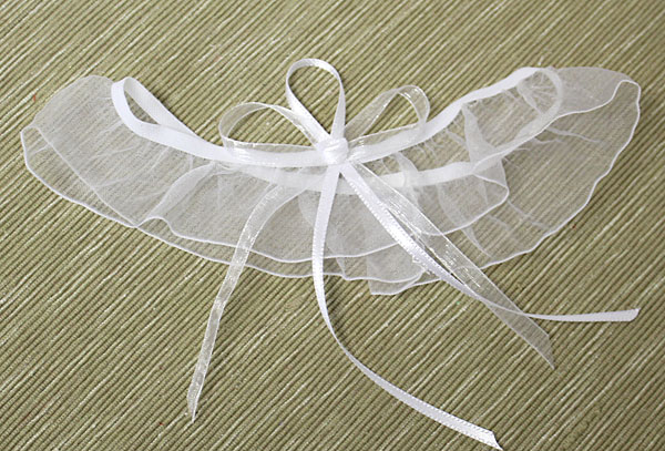Свадебная подвязка "Простая элегантность" (белый)