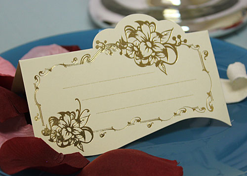 Рассадочные  карточки для гостей "Золотые розы"