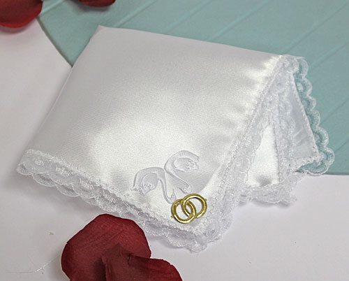 Свадебный аксессуар для невесты - атласный платочек