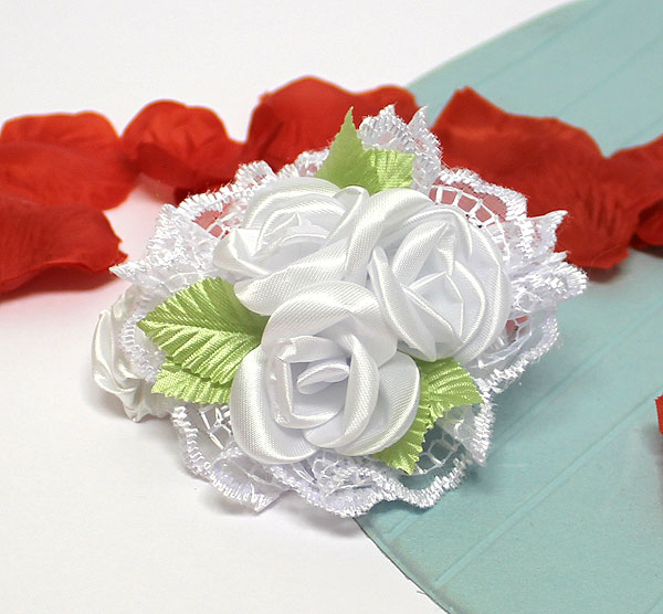 Свадебный браслет для подружек невесты из цветов "Розы" (бел.)