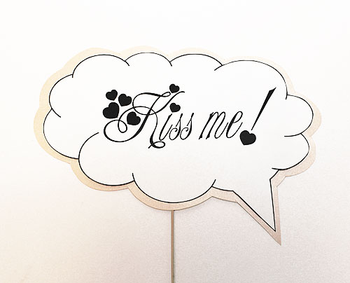 Табличка для фотосессии (надписи на английском языке) (Kiss me!)