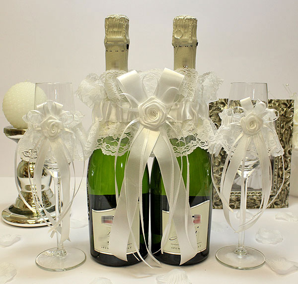 Комплект украшений на бокалы и шампанское "Кружевница"