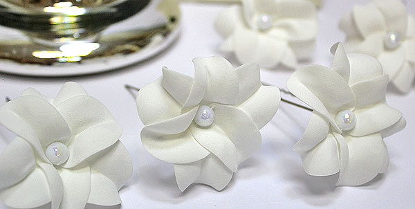 Свадебные шпильки для прически "Белый цветок" (1 шт.)