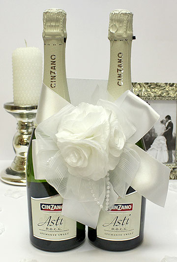 Декоративное украшение на свадебное шампанское "Белые розы"