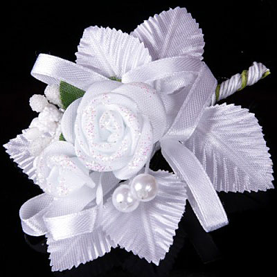 Бутоньерка для жениха на свадьбу "Белый цветок"