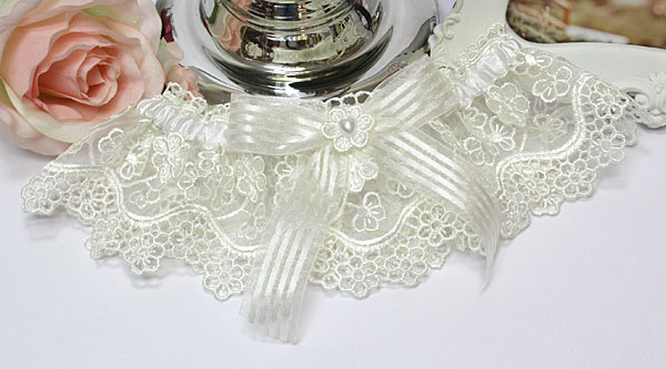 Свадебная подвязка для невесты Встреча (айвори)