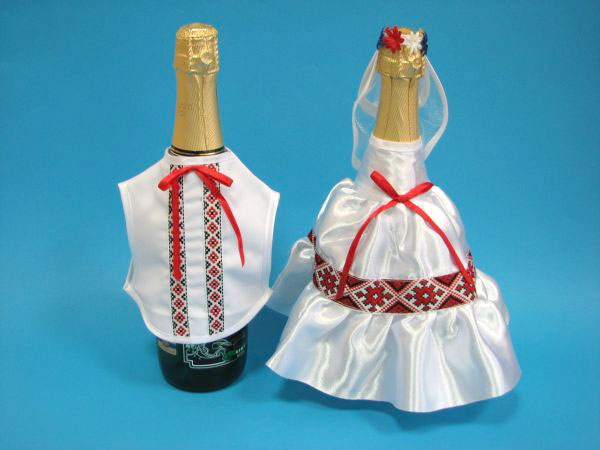 Украшение на свадебные бутылки "Национальные костюмы"