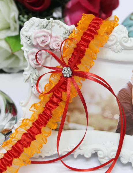 Подвязка для невесты Чародейка на завязках (оранжевая)