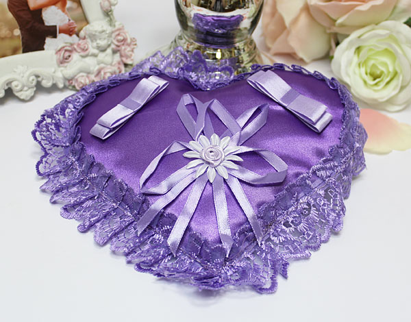 Свадебная подушечка для колец "Сердечные узы" (фиолетовая)
