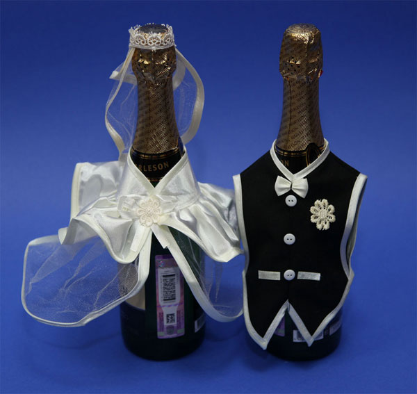 Украшение на шампанское "Свадебные костюмы"