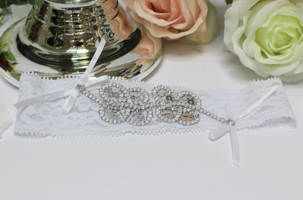 Свадебная кружевная подвязка "Серебряные цветы"