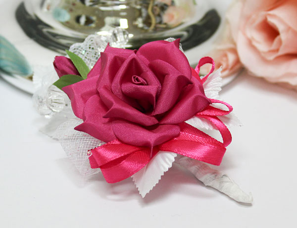Свадебная бутоньерка для жениха "Изящная роза" (малиновый)