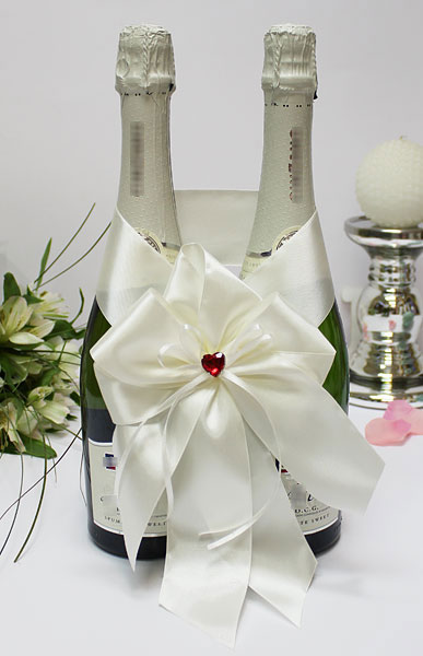 Свадебное украшение для шампанского "Рубиновое сердце"