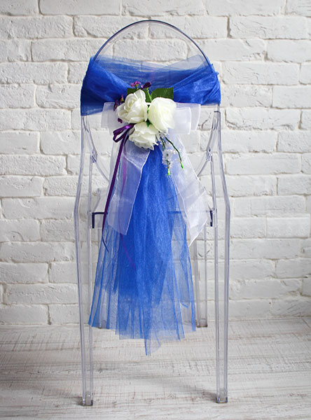 Чехлы на свадебные стулья Белые розы (синий фатин)