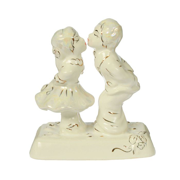 Фигурка из керамики с покрытием глазурью "Первый поцелуй"