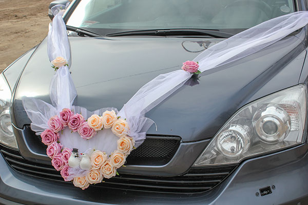 Свадебная лента на авто "Нежные розы" (с голубями)