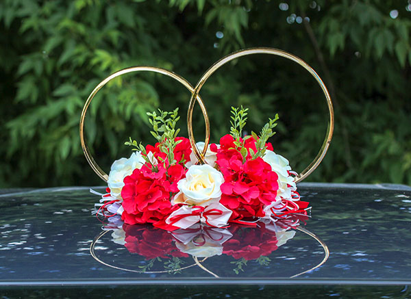 Кольца на свадебную машину Поцелуй бабочки (с розами) (бордовый/айвори)