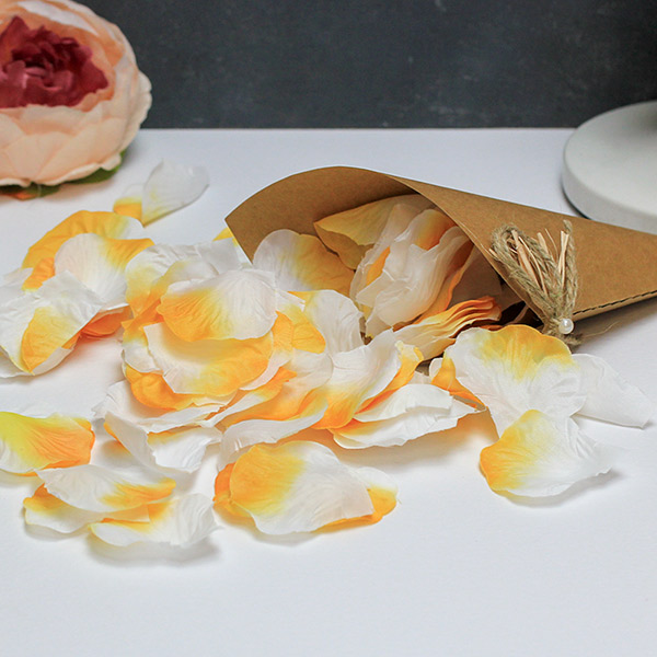Искусственные лепестки роз (бело-оранжевые), 150 лепестков