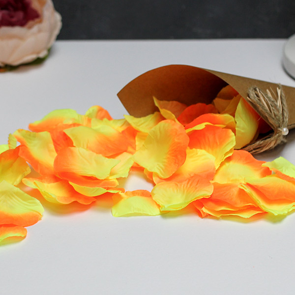 Искусственные лепестки роз (желто-оранжевые), 150 лепестков