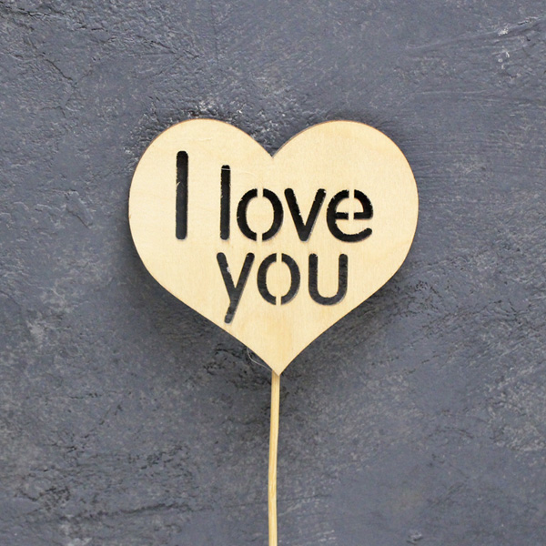 Деревянный топпер на палочке "I love you"