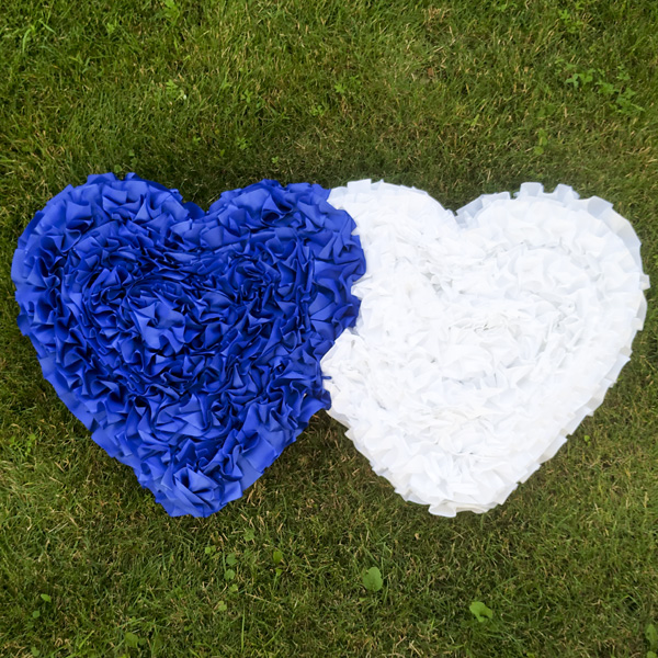 Свадебное украшение "Сердца" (белый/синий, с фатином)