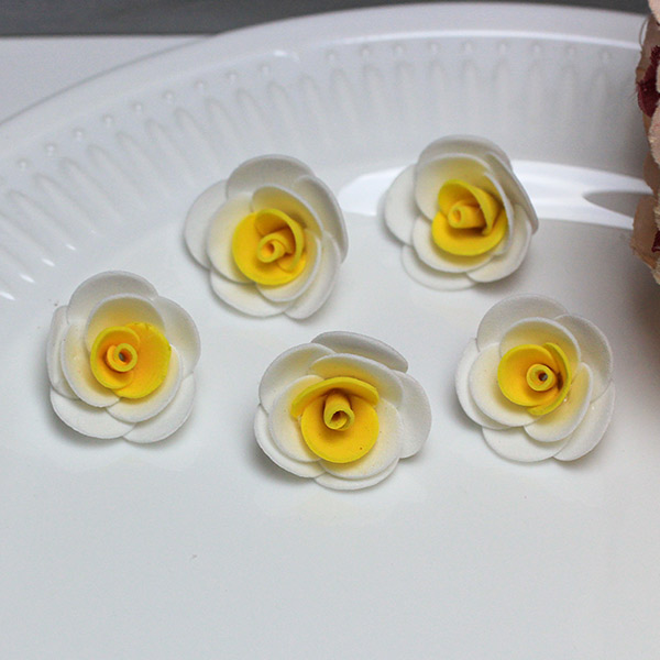 Латексный цветочек (белый/желтый) 3х2 см