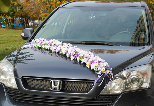 Украшение на свадебный автомобиль "Цветочная дорожка"