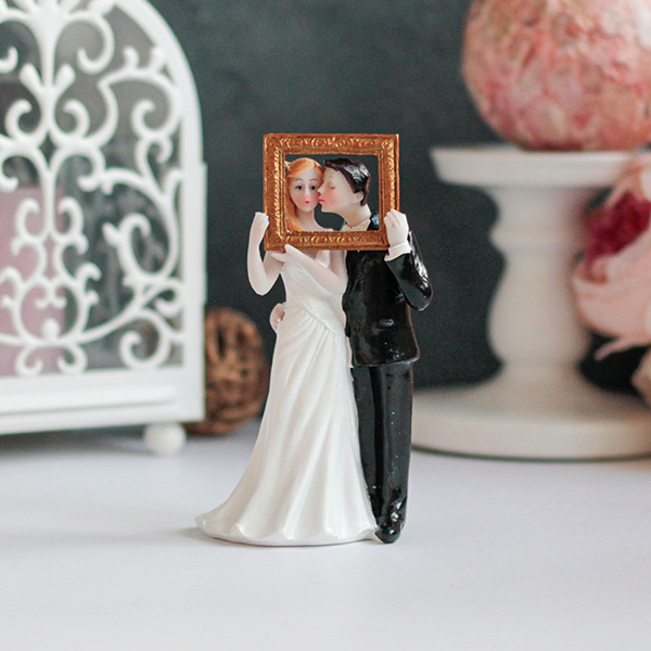 Свадебная фигурка в торт "Любовь в рамке"