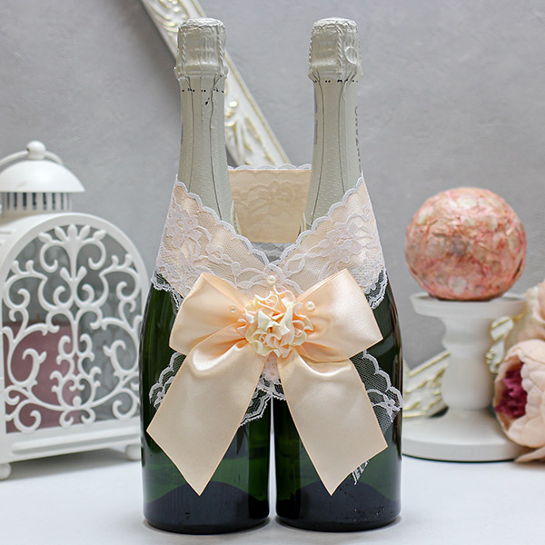 Свадебное украшение на бутылки Изысканные розы (персиковый)
