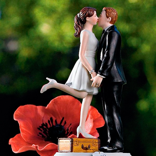 Свадебная фигурка в торт "Любовь и путешествия"