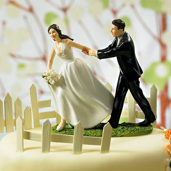 Свадебная фигурка в торт "Бегом жениться"