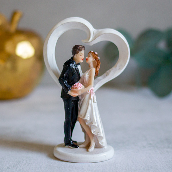 Свадебная фигурка в торт "Пара в сердце" (13 см)