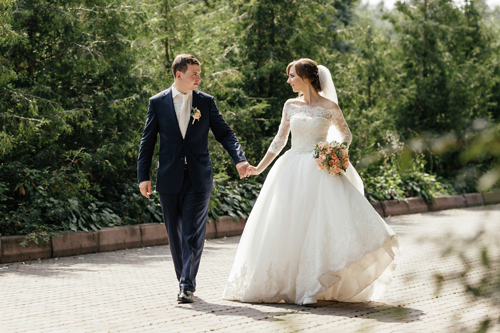 Невеста и жених - свадебная фотосессия